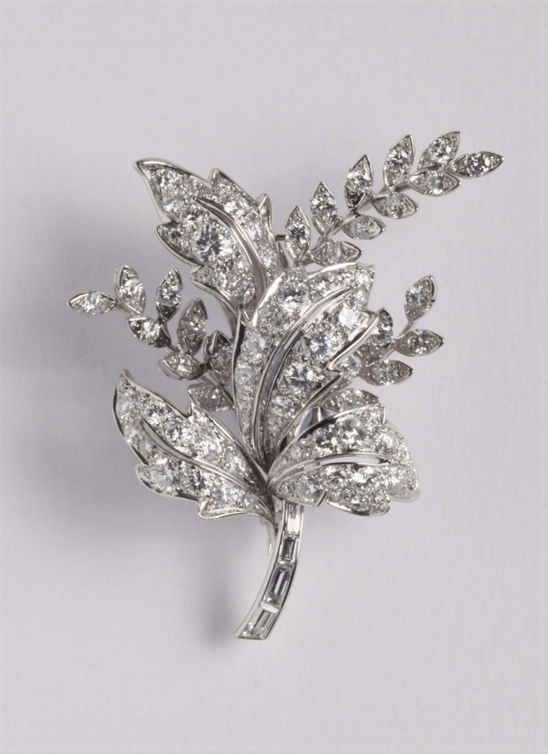 Spilla con diamanti per ct 4,00 circa  - Auction Silvers, Ancient and Contemporary Jewels - Cambi Casa d'Aste