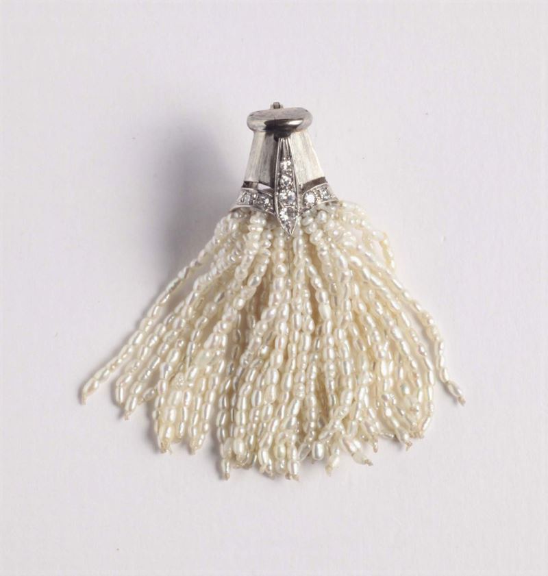 Spilla con diamantini e perle Keshi  - Auction Silvers, Ancient and Contemporary Jewels - Cambi Casa d'Aste