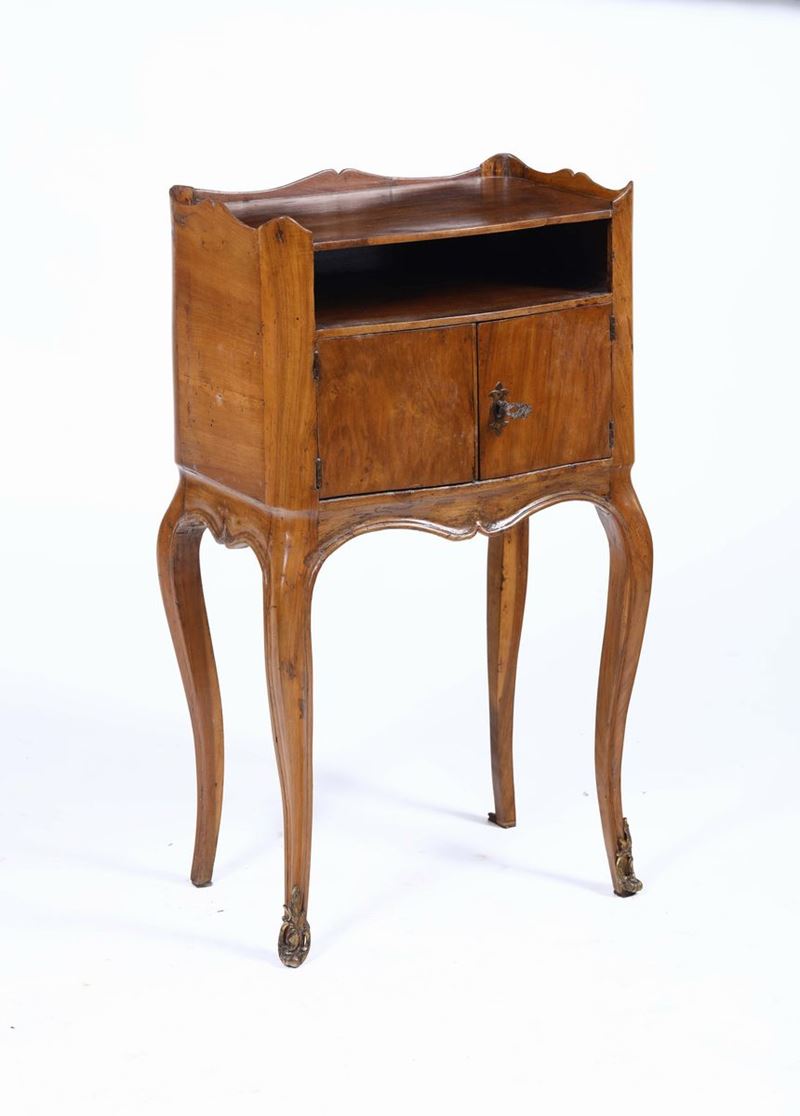Comoncino in massello di gusto Luigi XV  - Asta Arredi e Oggetti d'Arte da Importanti Collezioni Private - Cambi Casa d'Aste