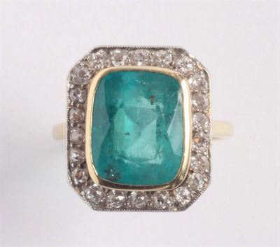 Anello con Smeraldo e Diamanti di Vecchio Taglio