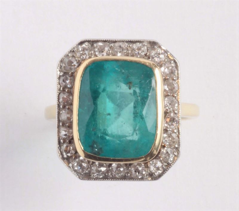 Anello con smeraldo e contorno di diamanti di vecchio taglio  - Auction Silvers, Ancient and Contemporary Jewels - Cambi Casa d'Aste