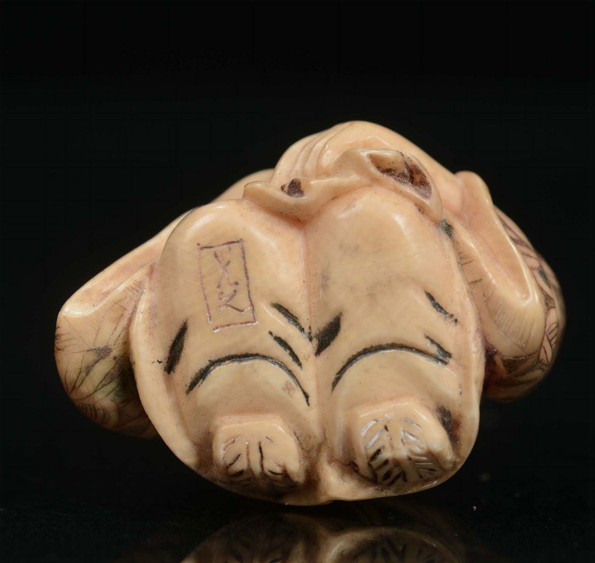 Lotto Composto da Conchiglia e Netsuke, Cina e Giappone, XX Secolo