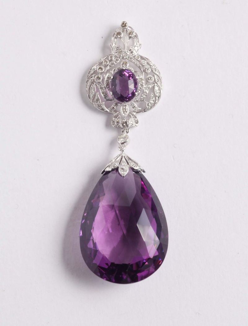 Pendente con grande ametista taglio goccia e diamanti  - Asta Argenti e Gioielli Antichi e Contemporanei - Cambi Casa d'Aste