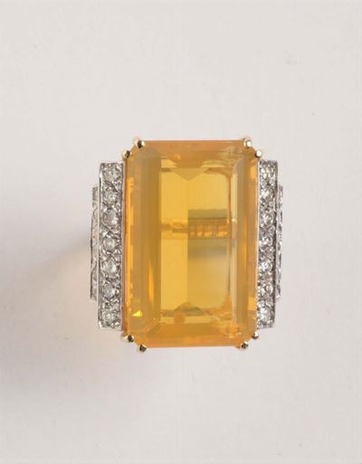 Anello con Grande Opale di Fuoco e Diamanti