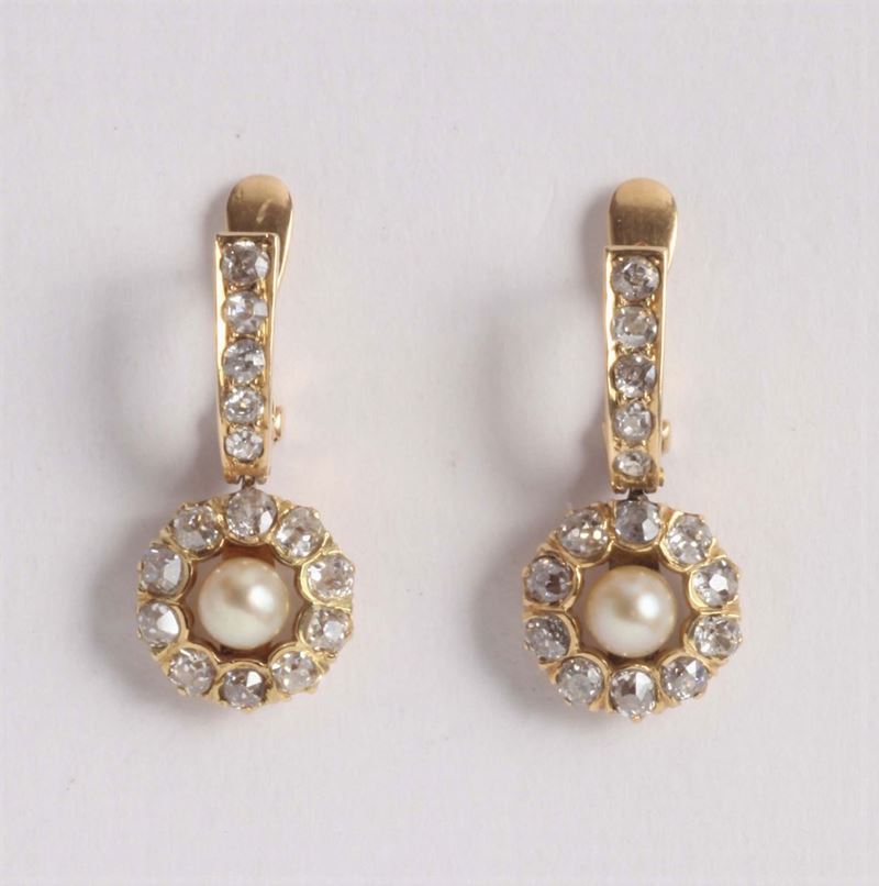 Orecchini con piccola perla e diamanti  - Asta Argenti e Gioielli Antichi e Contemporanei - Cambi Casa d'Aste