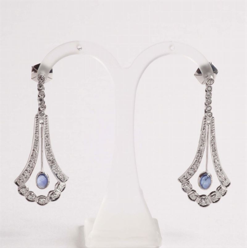 Orecchini con zaffiri taglio goccia e diamanti  - Auction Silvers, Ancient and Contemporary Jewels - Cambi Casa d'Aste