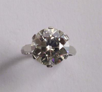 Anello Solitaire con Diamante di Vecchio Taglio di Ct 6,00 Circa
