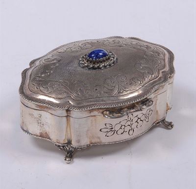 Scatola in Argento con Decorazioni