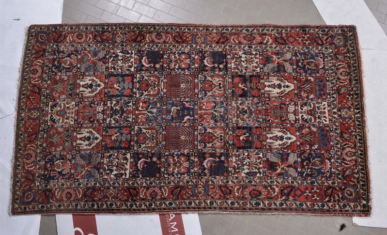 A Persia Baktiari rug early 20th century.Overall slight wear.  - Auction Ancient Carpets - Cambi Casa d'Aste