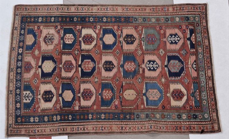 A Caucaso Shirvan rug early 20th century.Good condition.  - Auction Ancient Carpets - Cambi Casa d'Aste