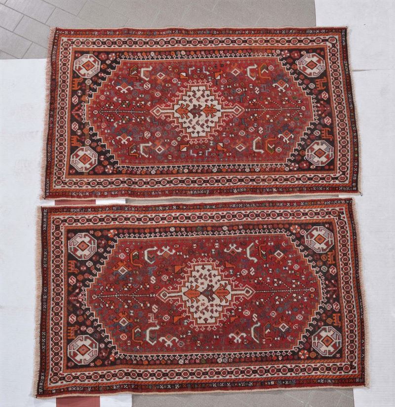 Coppia di tappeti Sud Persia, inizio XX secolo  - Asta Tappeti Antichi - Cambi Casa d'Aste