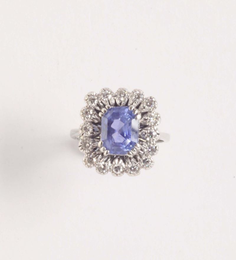 Anello con zaffiro e diamanti a contorno  - Auction Silvers, Ancient and Contemporary Jewels - Cambi Casa d'Aste