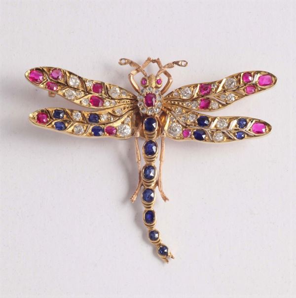 Spilla raffigurante una libellula con diamanti, zaffiri e rubini