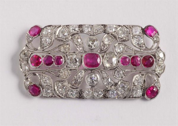 Spilla con rubini e diamanti. 1910 - 1920