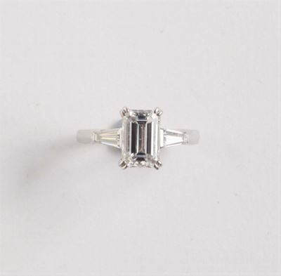 Anello Diamante Taglio Smeraldo di Ct 1,30 Circa