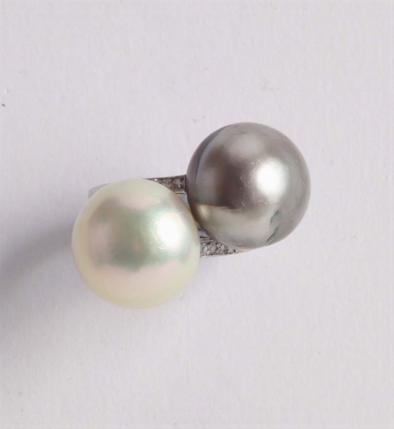 Perle naturali montate su un anello  - Asta Argenti e Gioielli Antichi e Contemporanei - Cambi Casa d'Aste