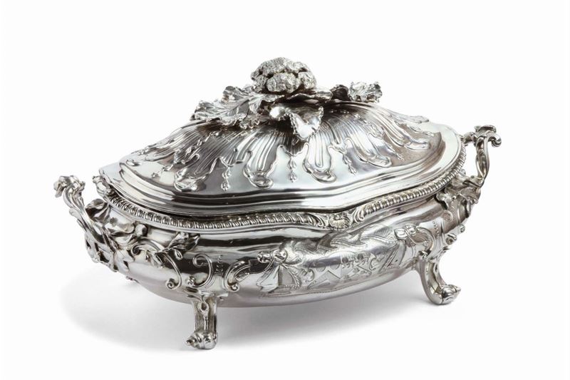 Zuppiera in argento fuso, sbalzato e cesellato, Londra Giorgio III 1763  - Asta Argenti e Gioielli Antichi e Contemporanei - Cambi Casa d'Aste