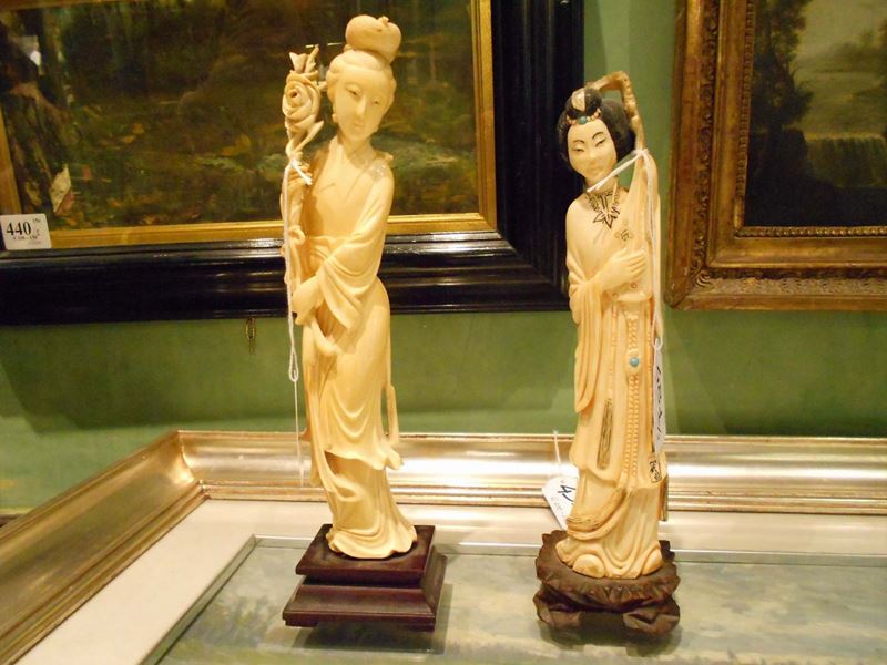 Coppia di statuine orientali in avorio  - Asta La Dimora di un Conoscitore Bolognese - Cambi Casa d'Aste