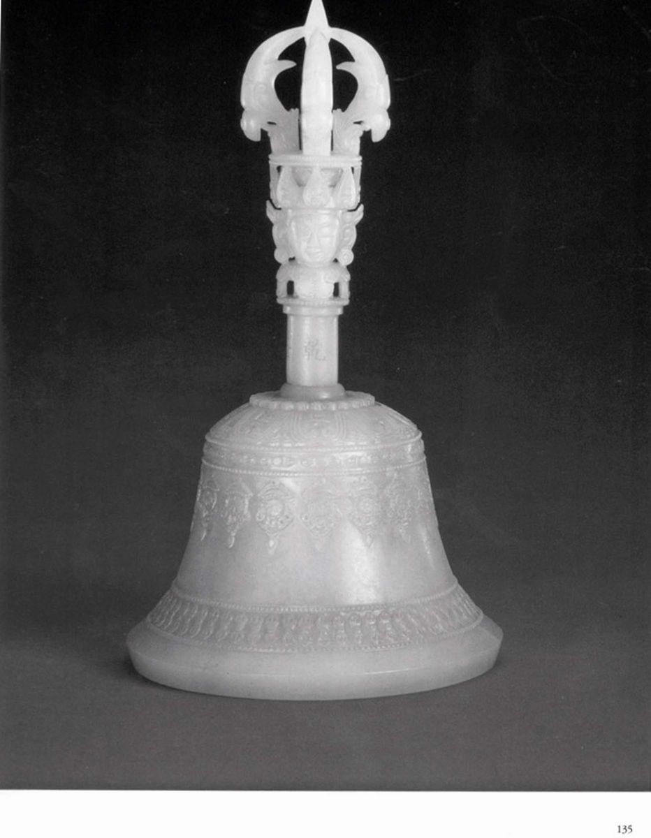 Straordinaria e Rara Campana o Guanta con Dorje o Vajra in Giada Bianca di Manifattura Imperiale,...