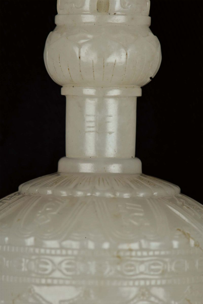 Straordinaria e Rara Campana o Guanta con Dorje o Vajra in Giada Bianca di Manifattura Imperiale,...