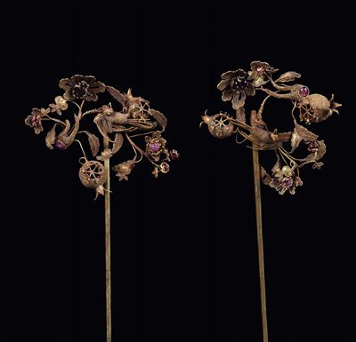 Coppia di Spilloni in Oro e Rubini, Cina, Dinastia Qing, Periodo Qianlong (1736-1795)