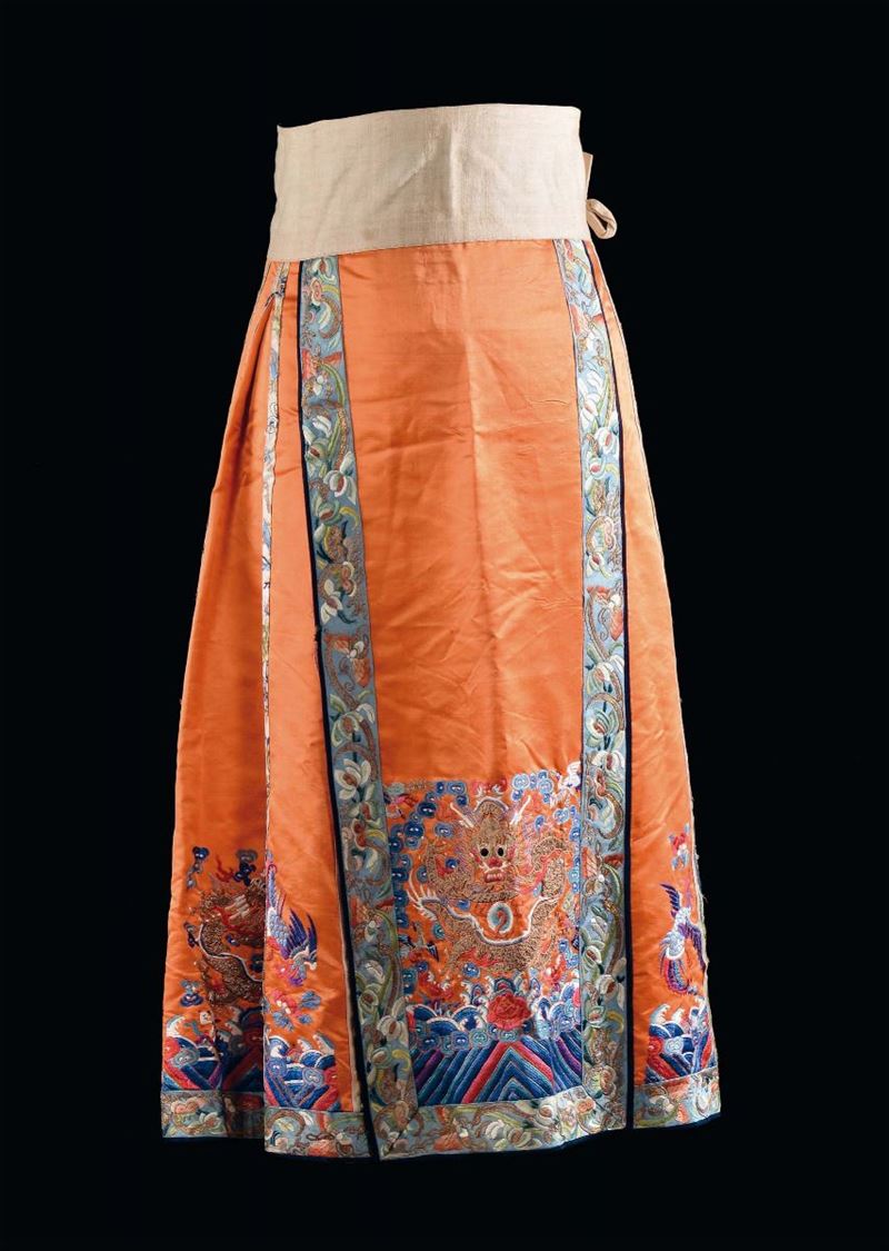 Silk man skirt, China, Qing Dynasty, 19th century Embroidered with orange tones and enriched by floral and imaginary animal decorations  - Auction Fine Chinese Works of Art - Cambi Casa d'Aste
