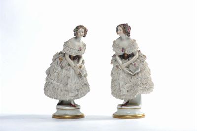 Coppia di Statuine in Porcellana con Figure Femminili, Germania