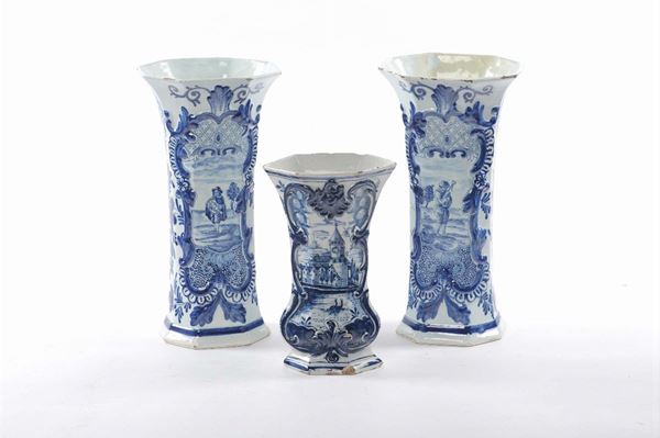Cinque vasi in maiolica con decoro monocromo blu, Delft