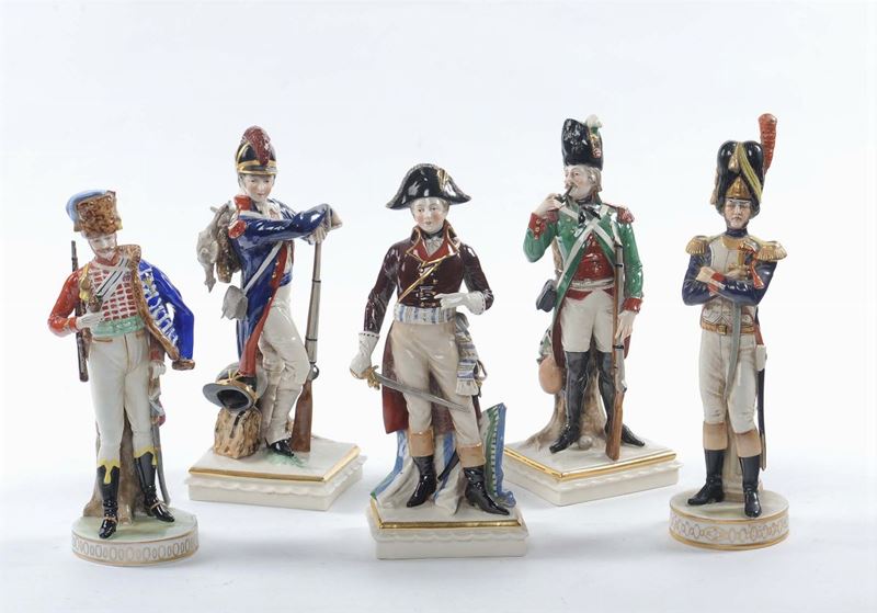 Cinque figure in porcellana raffiguranti militari in uniforme  - Asta Asta a Tempo 6-2014 - Cambi Casa d'Aste