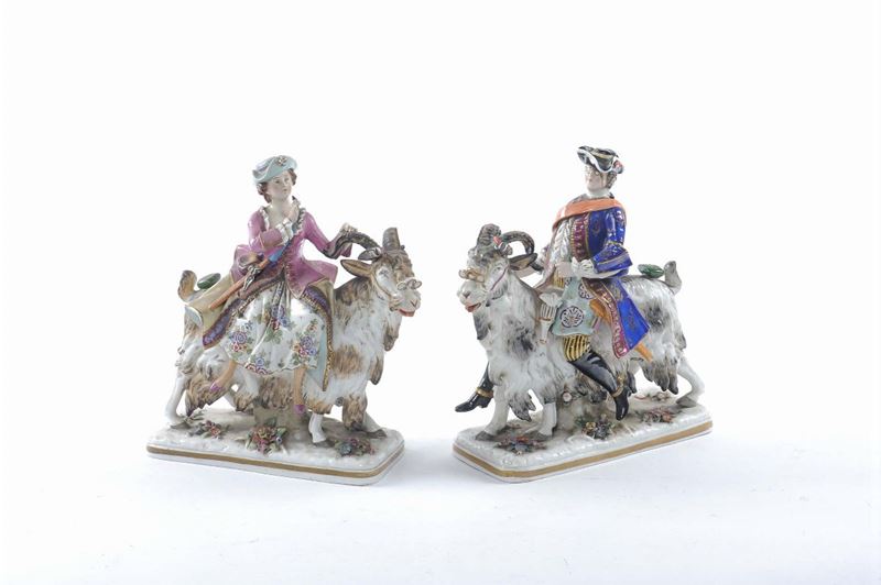 Coppia di personaggi in porcellana su caproni  - Asta Antiquariato e Dipinti Antichi - II - Cambi Casa d'Aste