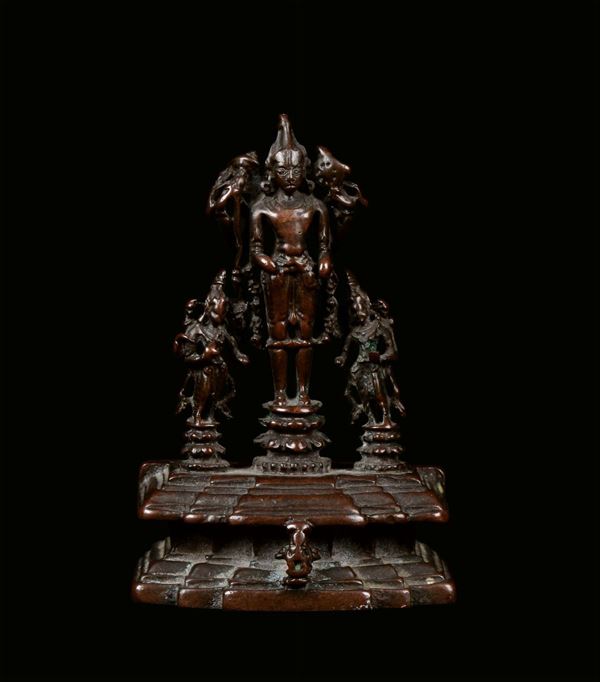 Small bronze with dark coat figures, China, Wei Dynasty, 8th century h cm 9,5