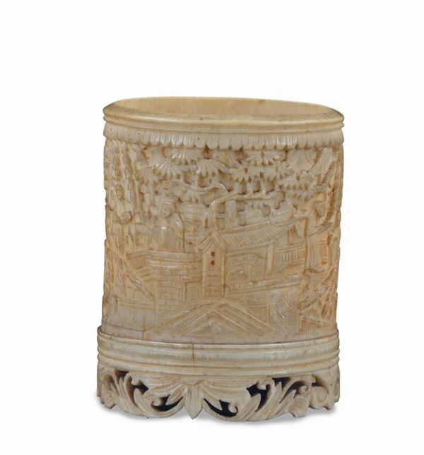 Brush holder ivory vase sculpted with figures and landscapes, China, Canton, Qing Dynasty, end 19th century