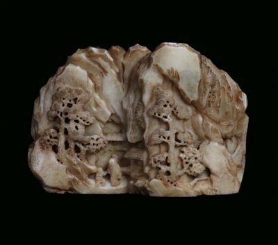 Scultura in Giada Raffigurante Montagna con Alberi e Figure, Cina, Dinastia Qing, XIX Secolo
