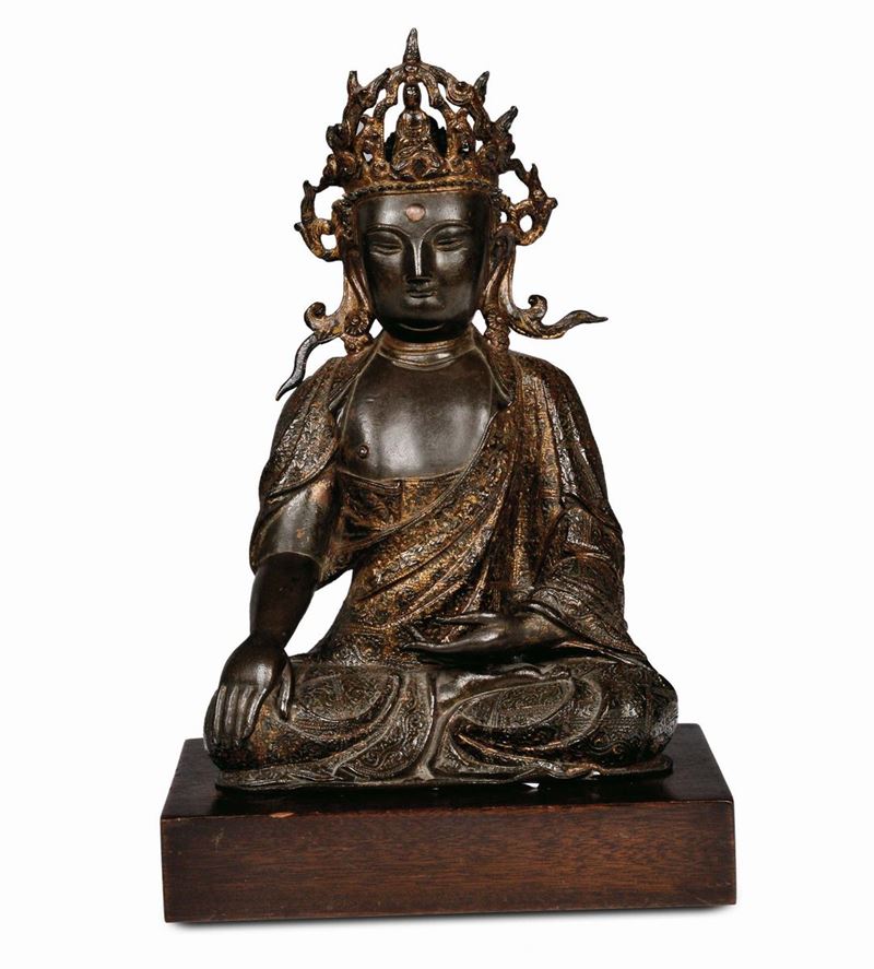 Partially gilt bronze Guanyin, China, Ming Dynasty, 17th century, h cm 27  - Auction Fine Chinese Works of Art - Cambi Casa d'Aste