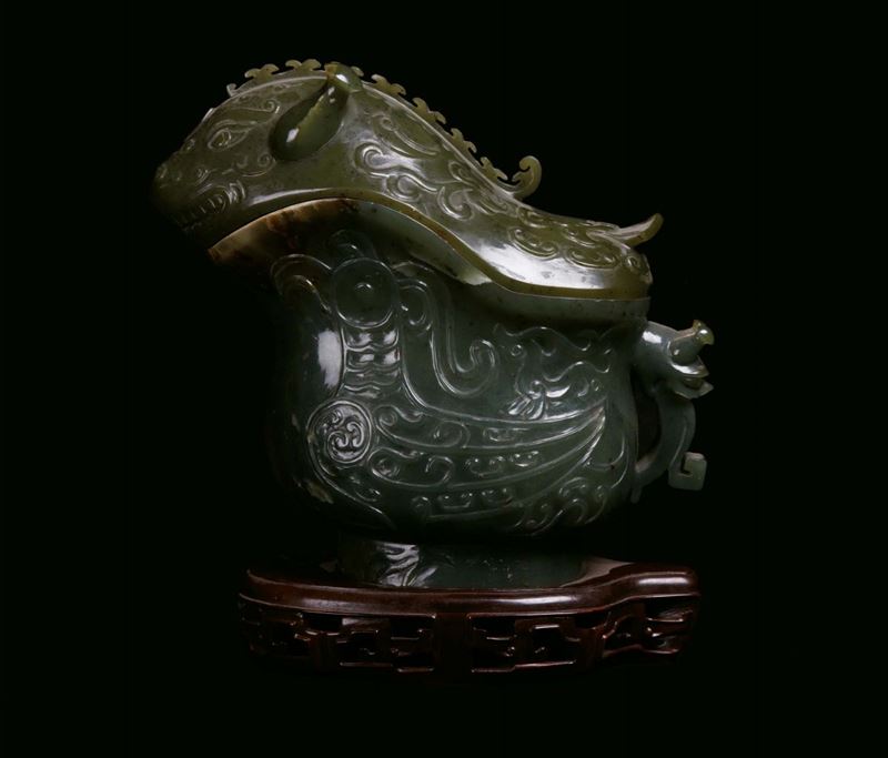Spinach jade vase in the shape of an imaginary animal, China, 20th century cm 18x7x17  - Auction Fine Chinese Works of Art - Cambi Casa d'Aste