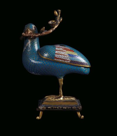 Scatola in Cloisonnè Raffigurante Colomba con Ramoscello, Cina, Dinastia Qing, Prima Metà del XIX...