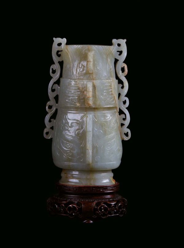 Green jade vase with archaic shape, China, Qing Dynasty, 19th century h cm 14,5