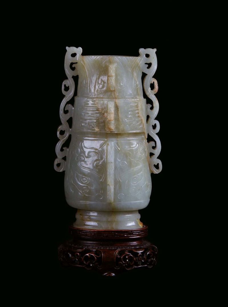 Green jade vase with archaic shape, China, Qing Dynasty, 19th century h cm 14,5  - Auction Fine Chinese Works of Art - Cambi Casa d'Aste