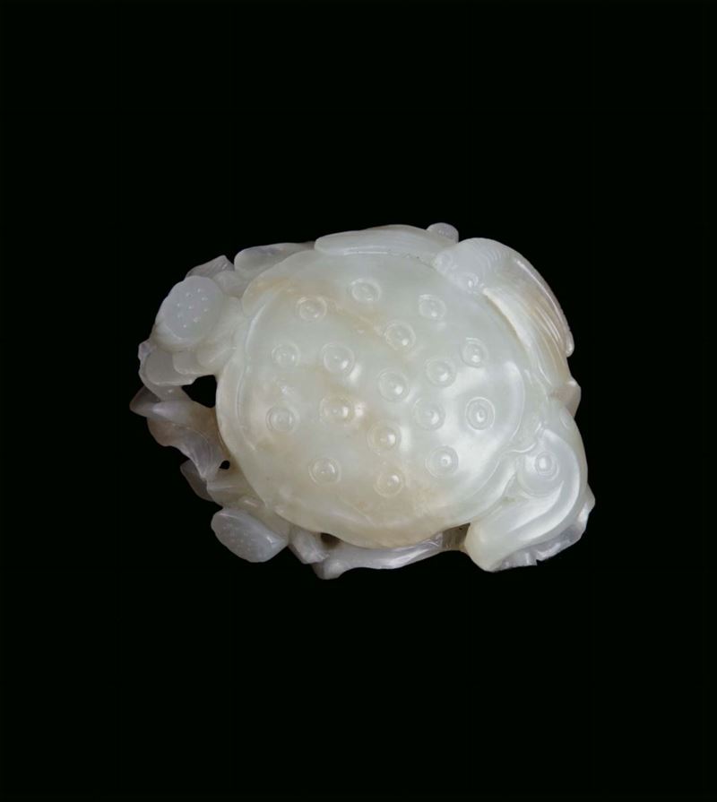 Small white jade in the shape of a sea animal, China, Qing Dynasty, 19th century, cm 7,5x5,5x3  - Auction Fine Chinese Works of Art - Cambi Casa d'Aste