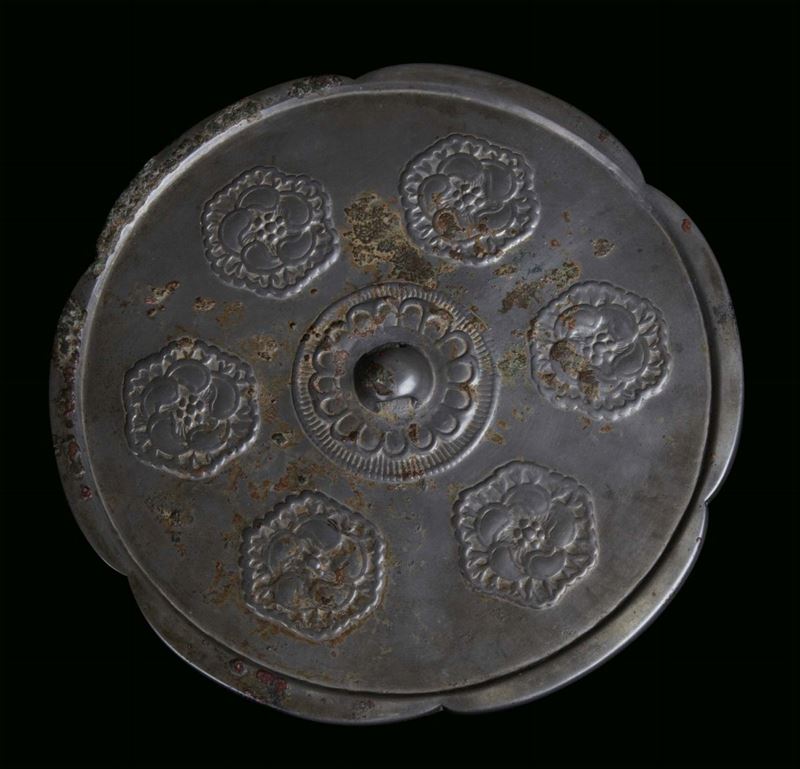 Bronze mirror, China, Ming Dynasty, 17th century diameter cm 21  - Auction Fine Chinese Works of Art - Cambi Casa d'Aste