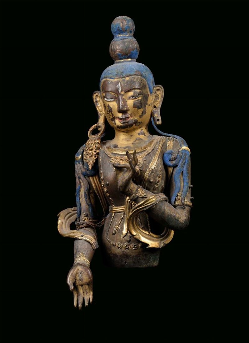 Bodhisattva in rame parzialmente dorato, India XVIII secolo  - Asta Fine Chinese Works of Art - Cambi Casa d'Aste