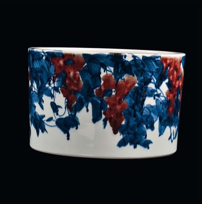 Fioriera in Porcellana Decoro Rosso Sottocoperta e Blu, Cina, Periodo Repubblica, XX Secolo
