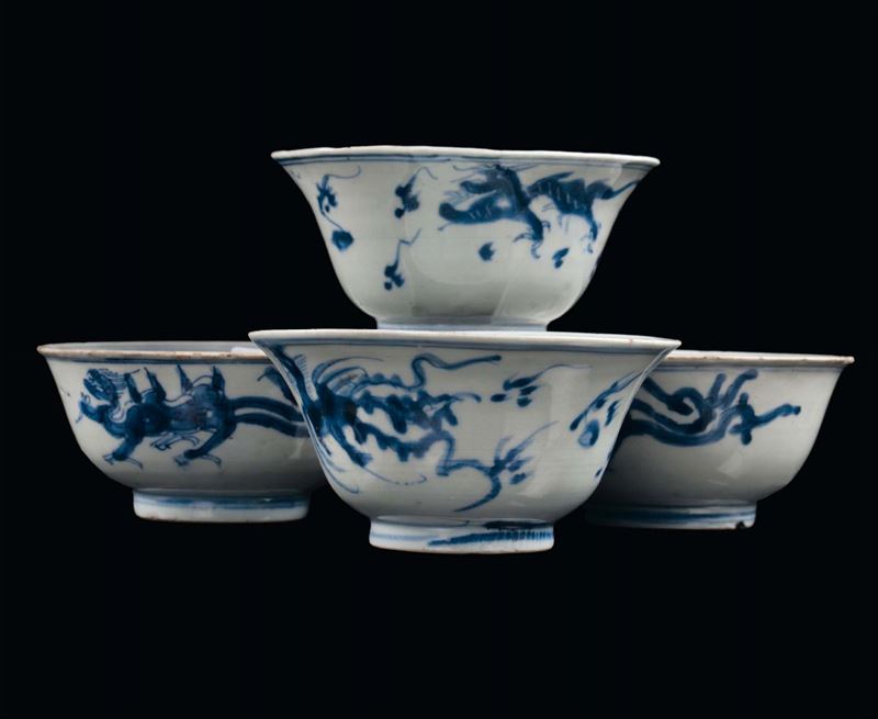 Lot formed by four white and blue porcelain bowls with stylized dragon decorations, China, Qing Dynasty, 19th century diameter 15 cm  - Auction Antique and Old Masters - II - Cambi Casa d'Aste