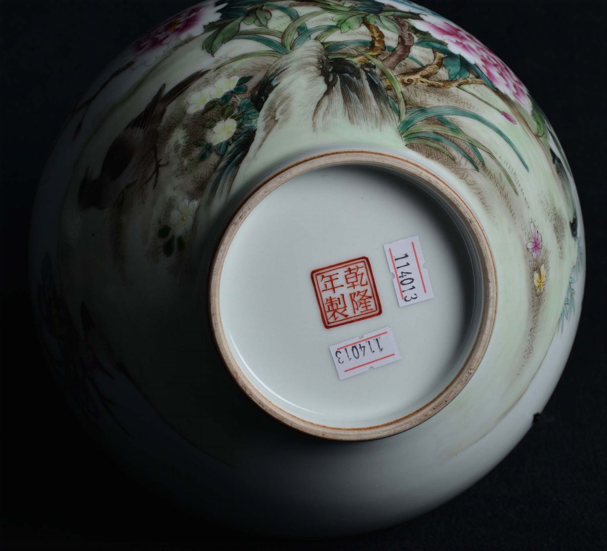Vaso in Porcellana Policroma con Soggetto Naturalistico Famiglia Rosa, Cina, Periodo Repubblica, ...