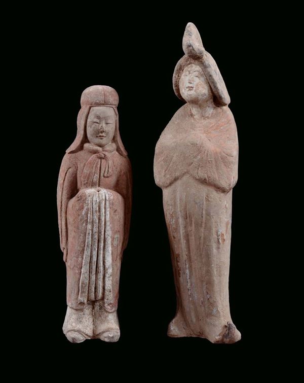Two earthen sculptures with traces of polychrome representing courtesans, China, Tang Dynasty, 10th century  h cm 34 e 27,5