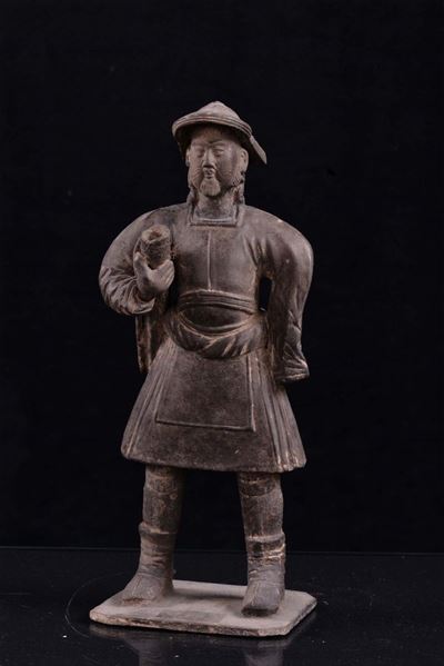 Scultura in Terracotta Monocroma Raffigurante Figura Maschile, Cina, Dinastia Qing, XIX Secolo