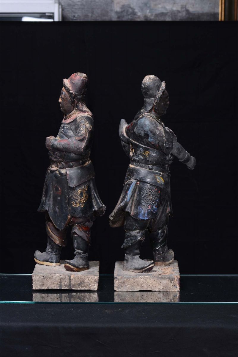 Coppia di Grandi Dignitari in Terracotta Laccata Nera, Cina, Dinastia Ming, XVII Secolo