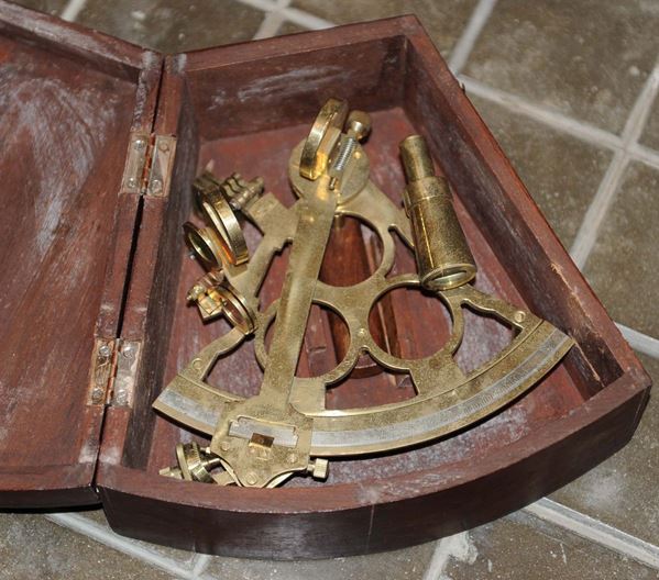 Sestante in cassetta di legno