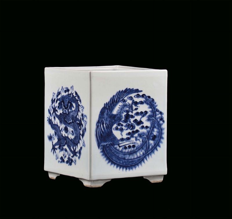 Square white and blue porcelain Cachepot, China, Qing Dynasty, 19th century cm 19x19x24  - Auction Fine Chinese Works of Art - Cambi Casa d'Aste