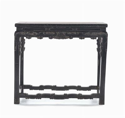 Tavolino Intagliata in Legno di Zhitan e Laccato, Cina, Dinastia Qing, Epoca Qianlong, (1736-1795...